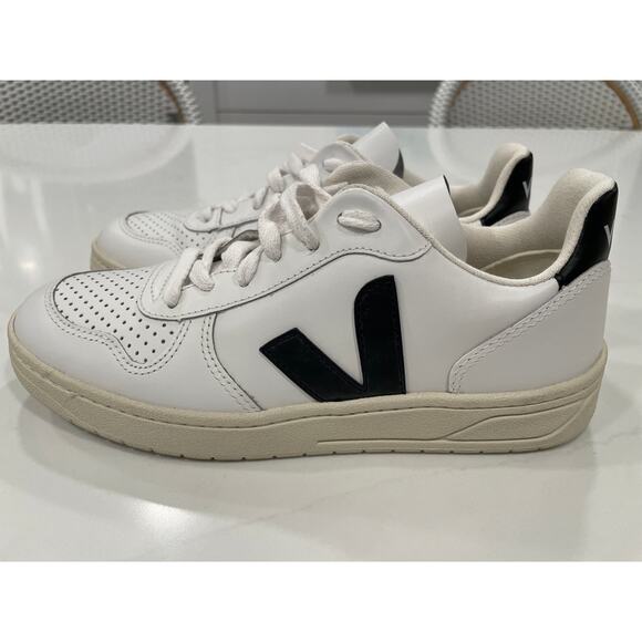 BNWOT VEJA V10 Leather Sneakers - US Women’s Size 5 - Extra White/Black - Picture 4 of 8
